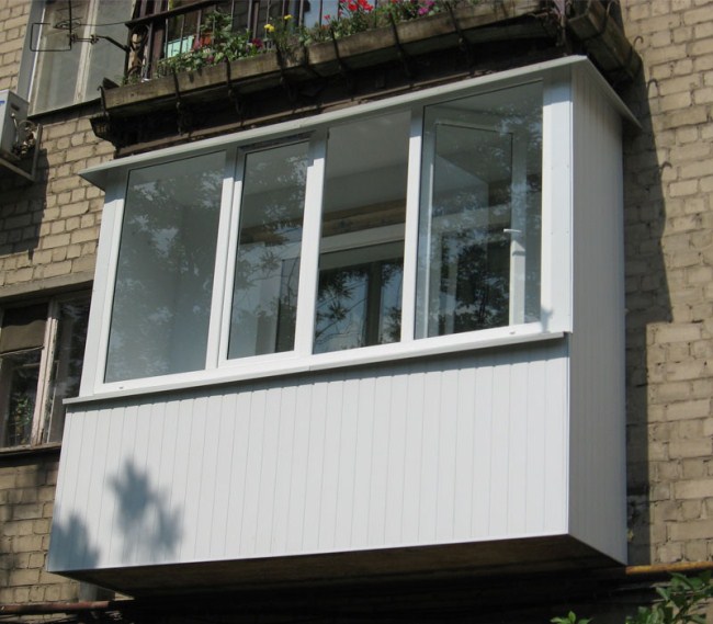 Застекление балконов в Киеве